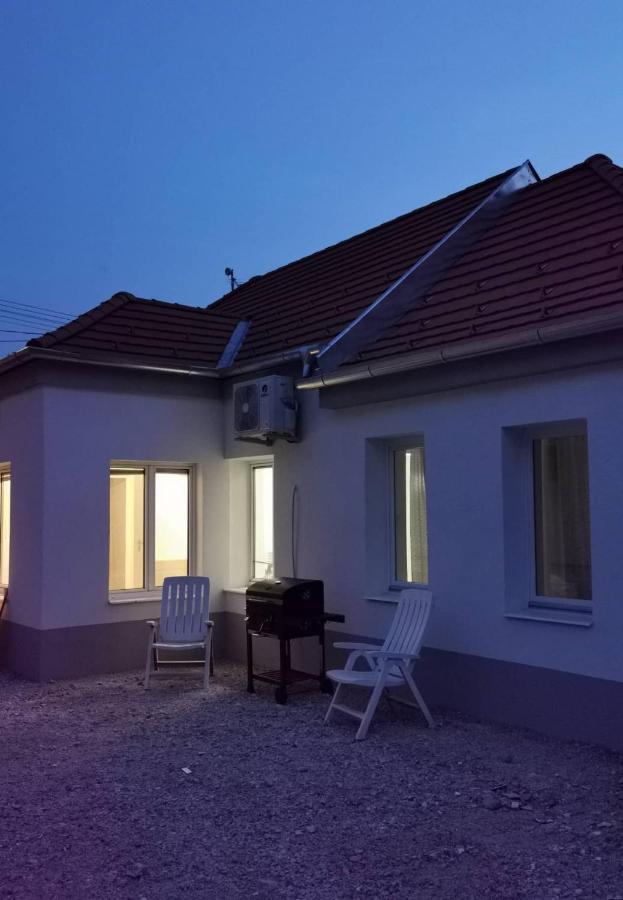 Tifani Apartman Keszthely Exteriör bild